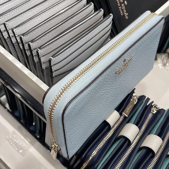 Kate Spade leila large continental wallet
Hazy Morning - Picture 9 of 16